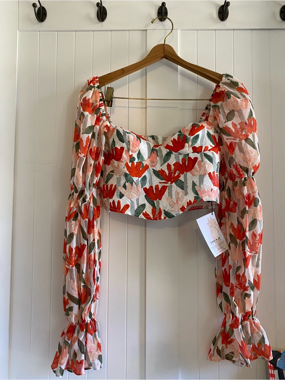 NWT Flirty Floral Puff-Sleeve Crop Top Blouse